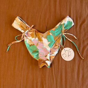 P2F Paradise Poppies Side Tie Ruched Back Bikini Bottoms in Floral size M NWT